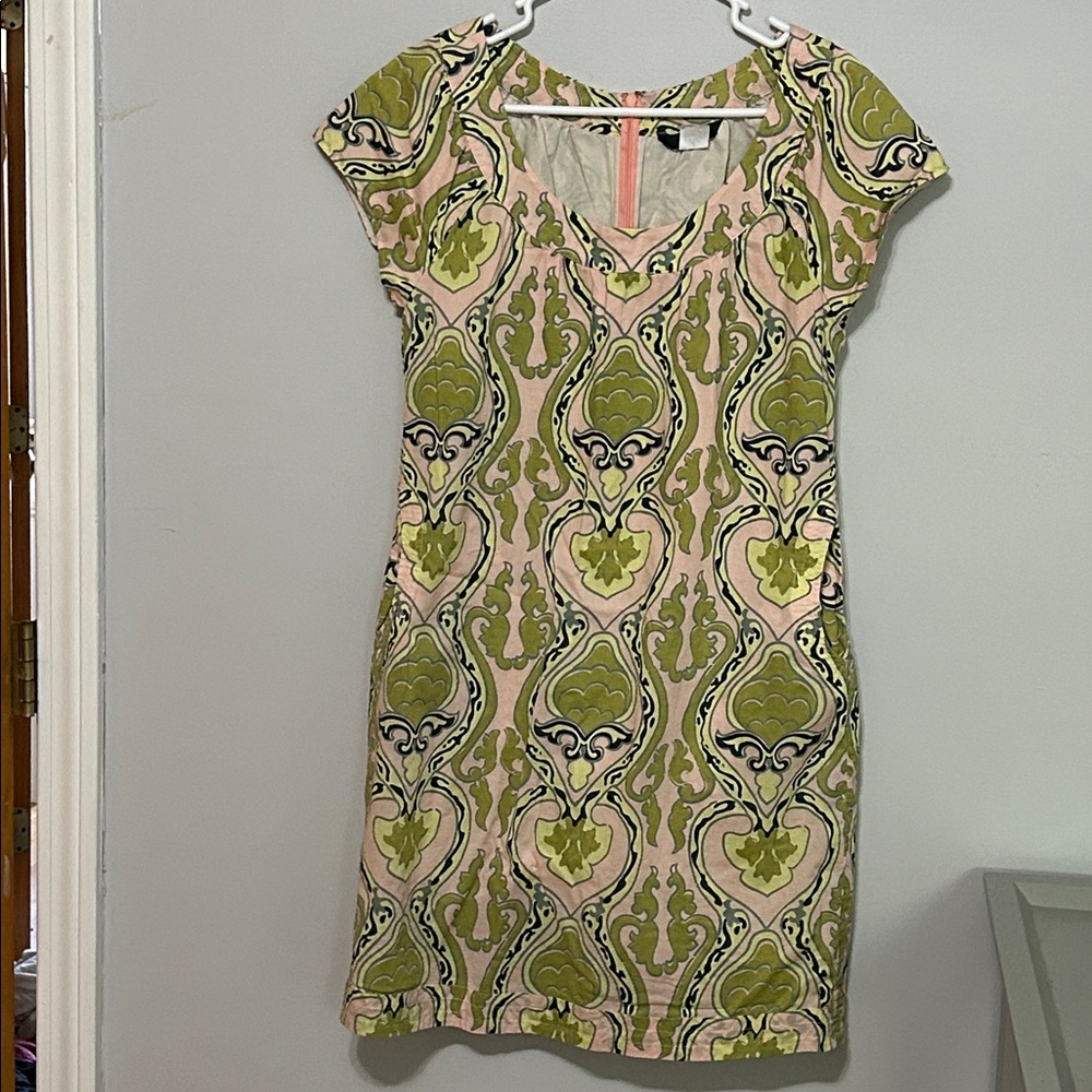 J Crew Size 6 Dress with Zipper
Pale Pink and Olive Colors